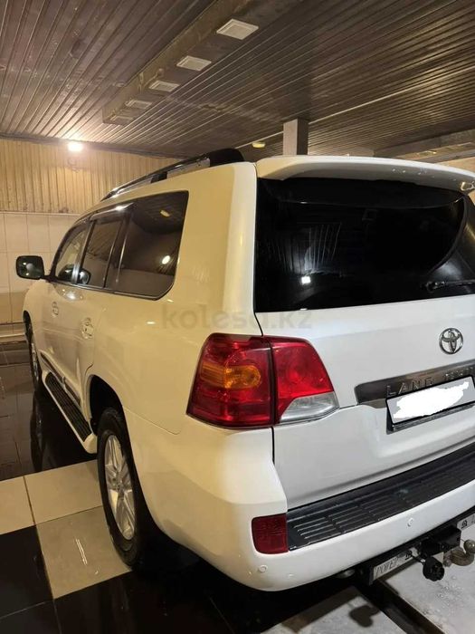 продам Тойоту Ландкруйзер 200