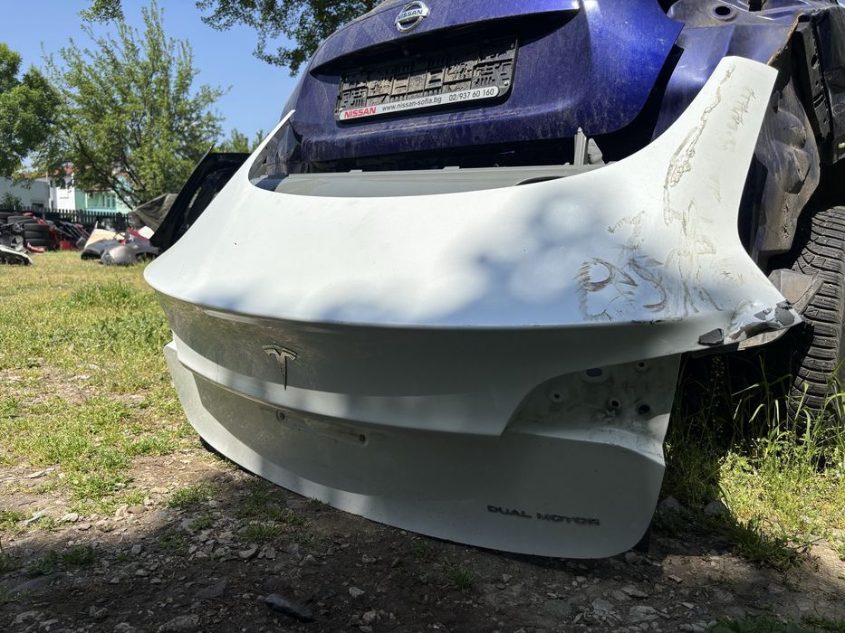 Капак Tesla Model 3