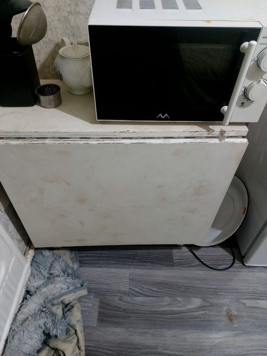 Диван, стол, обогреватель БЕСПЛАТНО