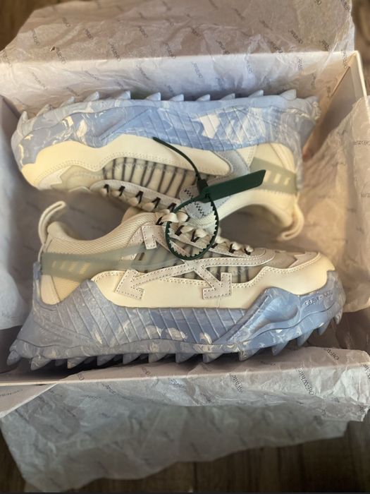 Vând off withe odsy