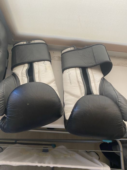 Продам боксерский шлем и перчатки