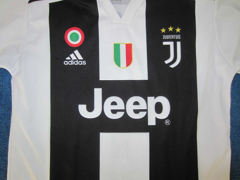 Tricou copil fotbal Ronaldo, Juventus, masura XS , Adidas, este imprimat, stare f.buna-ca nou