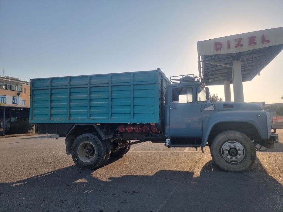 zil 130 sotiladi xolati idyal ishlab turgan