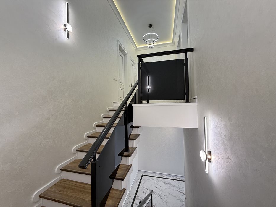 3 этажли Метрога якин хай-тек уй сотилади!