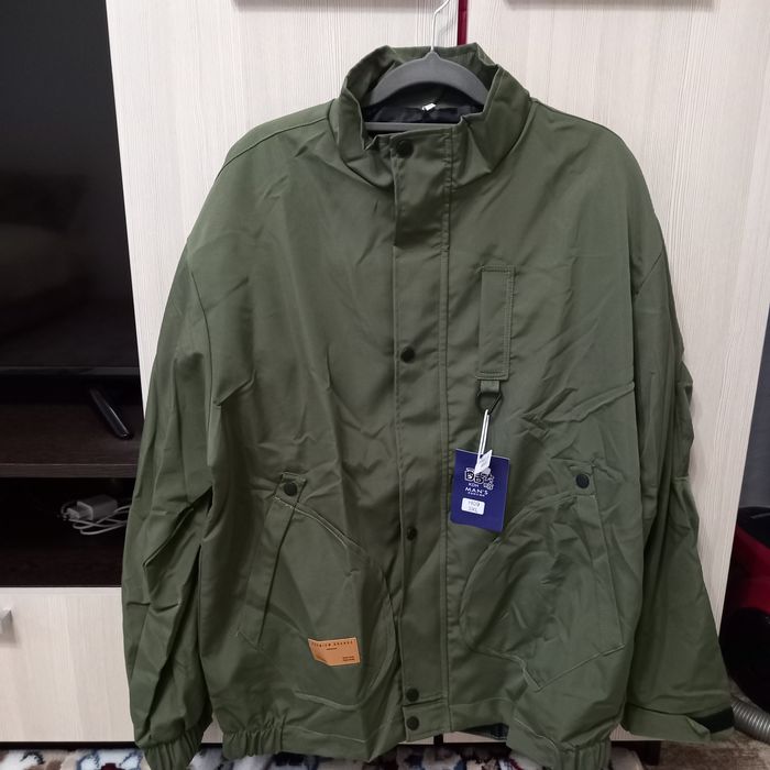 Продам куртку ветровку