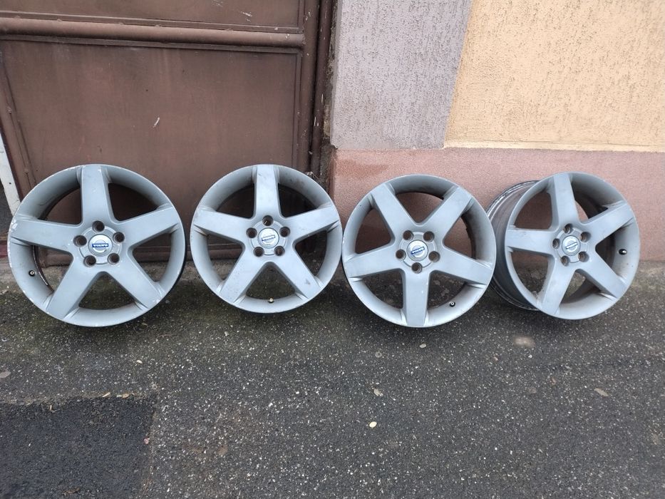 Jenți de Volvo pe 17