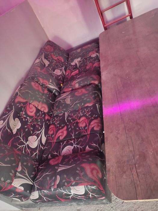 Юмшоқ мебель, кресло, диван. Стол. Сотилади.