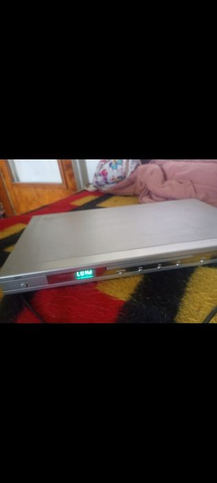 Компютър с монитор LG,2 броя DVD-  Philips и DK digital