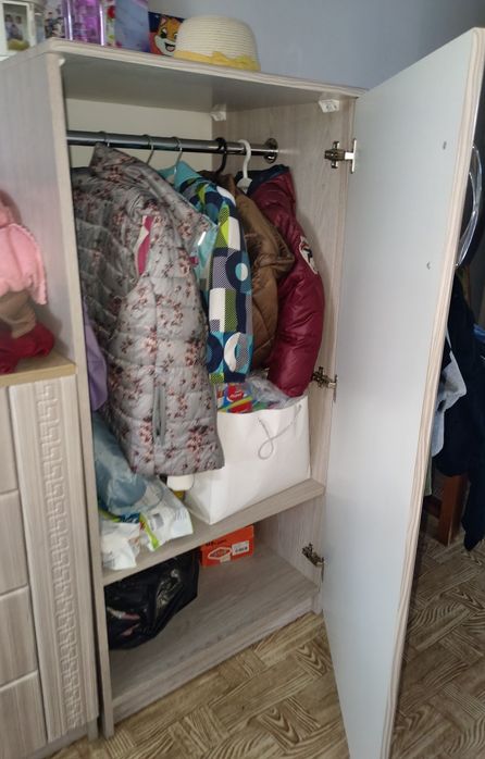 Комод и плательные шкафы