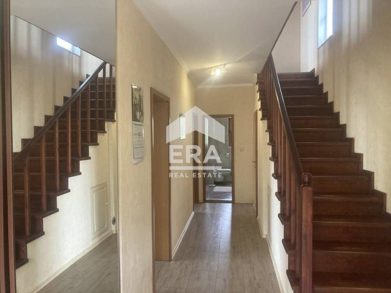 Двуетажна обзаведена къща в село Здравец област Варна