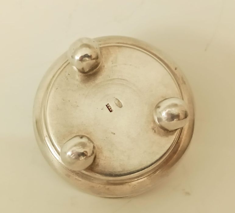 Серебряная солонка