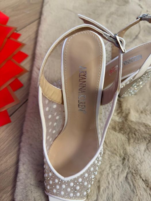 Vand Rochie de mireasa si pantofi marima 38 Arianna Karen