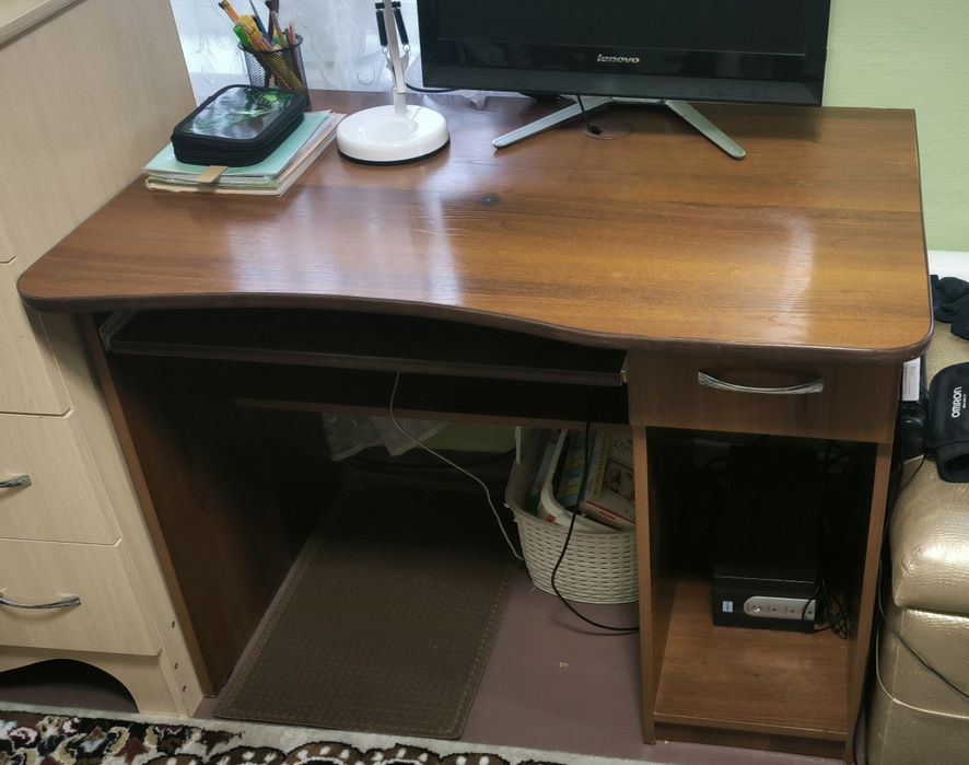 Продам письменный стол