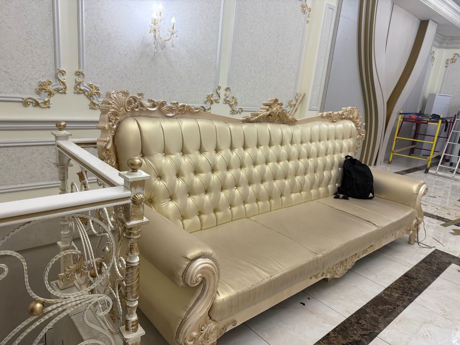 Диван кожаный, классика. 3 м в длину