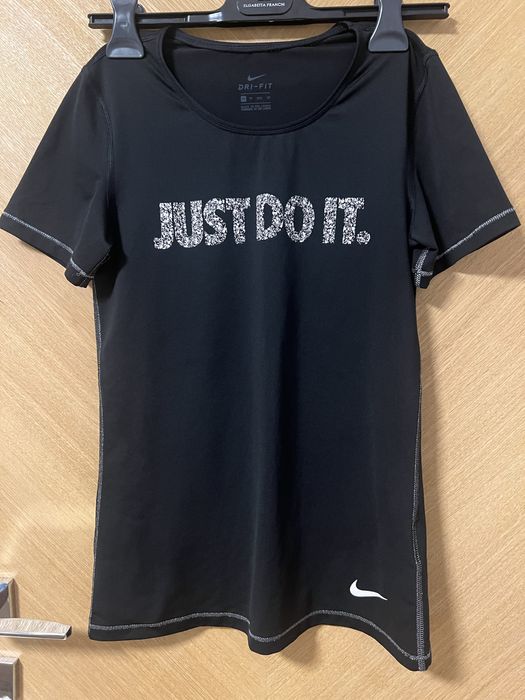 Дамска тениска Nike