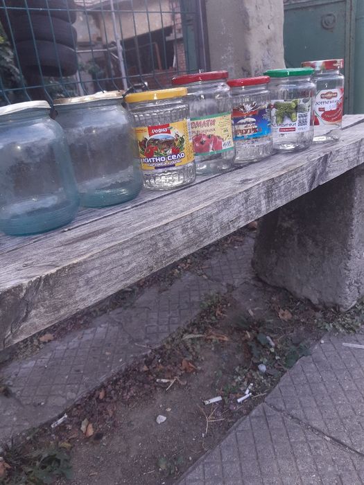 Стъклени буркани със капачки