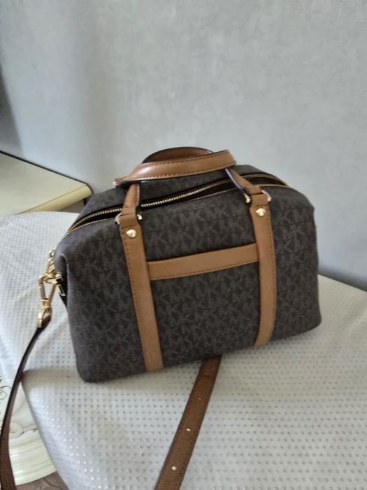 Продам кожанные сумочки оригинал