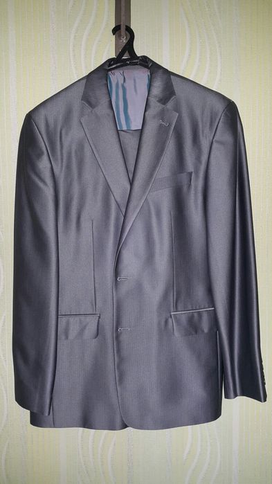 Продам костюм мужской