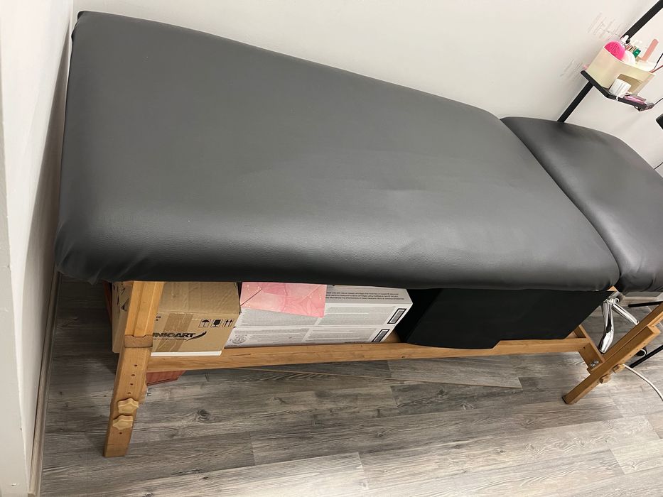 Козметична кушетка и стол