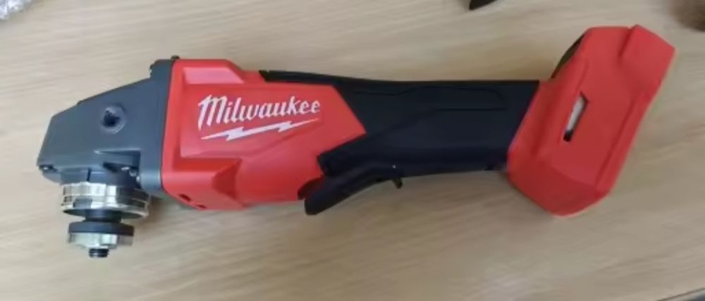 Flex Milwauakee  NEPROFESIONAL  125 nm, 18 V.