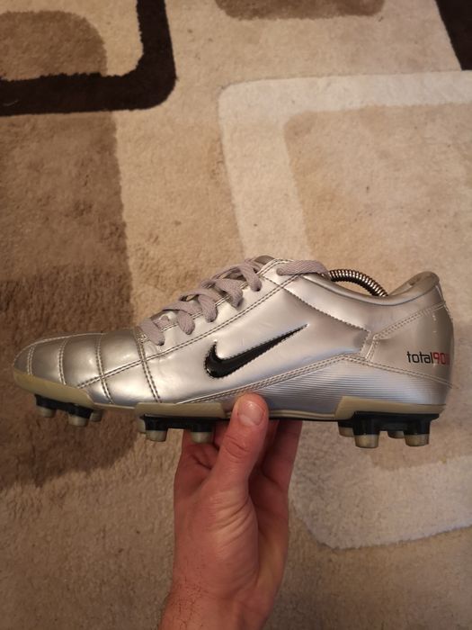 Vând ghete de fotbal Nike Total90