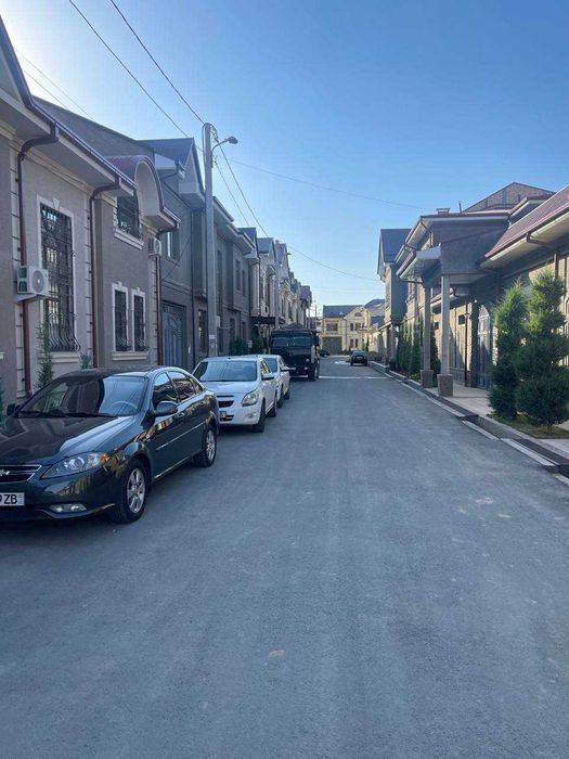 Урикзор махаллада TownHouse сотилади 1 квадрат 400$