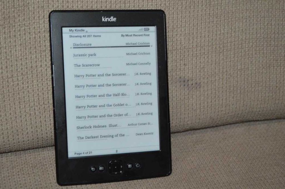 E-reader Amazon Kindle 4 (Gen 4, Negru, Display E-Ink 6", 207 carti engleza)
