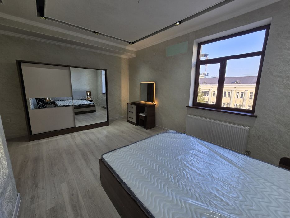 3 xona  uy sotiladi birja oldida luks