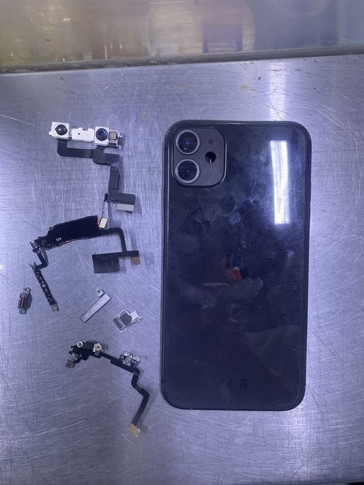 Продам на запчяст iphone 11