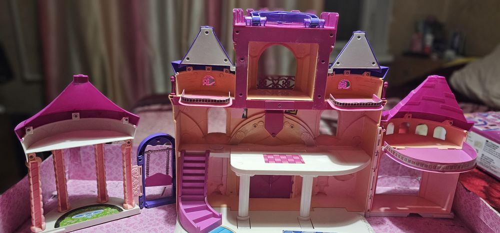 Продаётся большой кукольный дом-замок