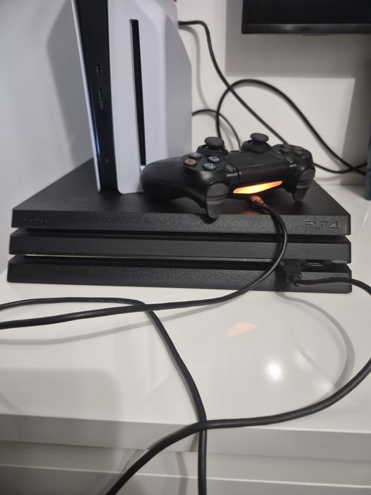 Ps 4 Pro 1TB În stare foarte bună