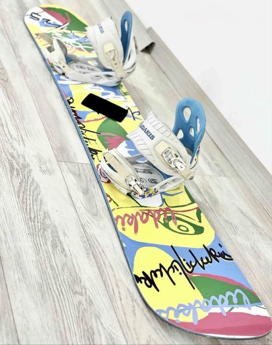 Новый сноуборд в комплекте с креплениями и ботинками