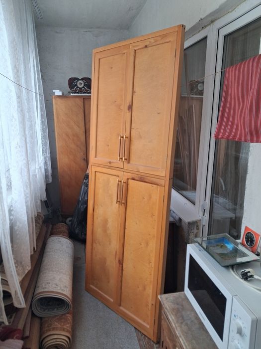 Стенка с дверками