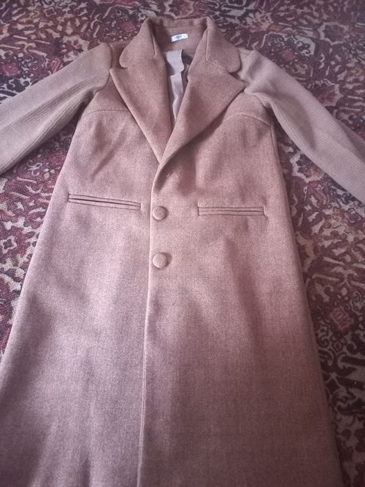 Пальто светло коричневое новое