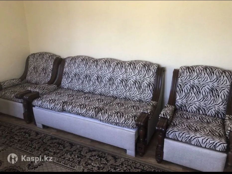 Продам диван и 2 кресла, из настоящего дерева