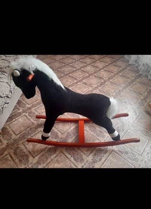 Игрушка лошадка качалка