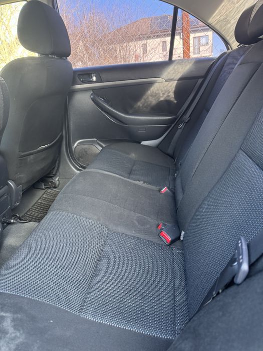 Toyota Avensis culoare neagra