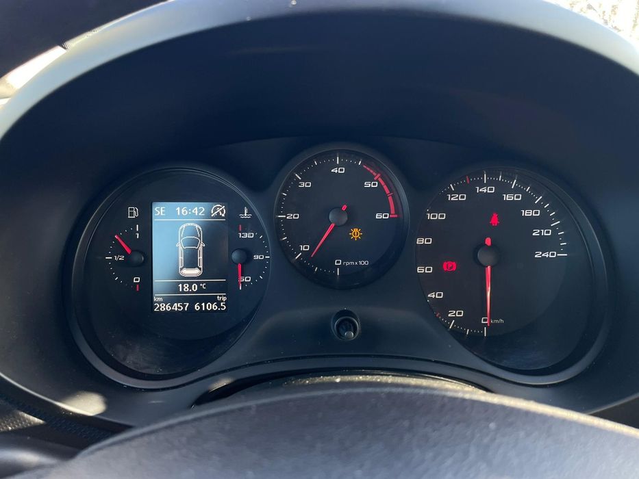 Vând Seat Leon 1.6tdi 2012 105cp