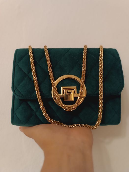 Poșeta de catifea verde închis