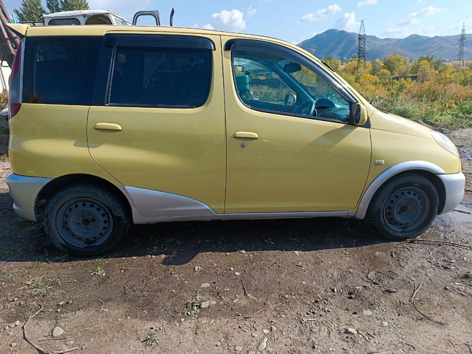 Toyota Fun Cargo 2000 г.в.
