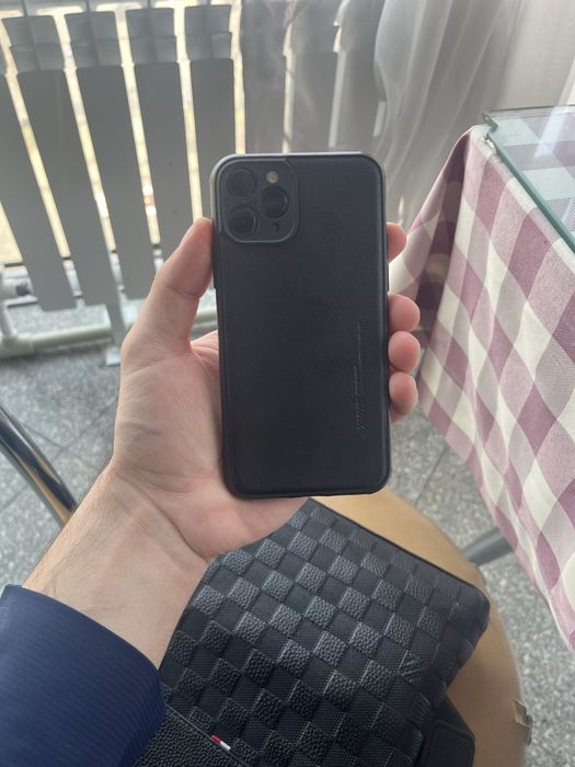 Продам телефон Айфон 11 Pro