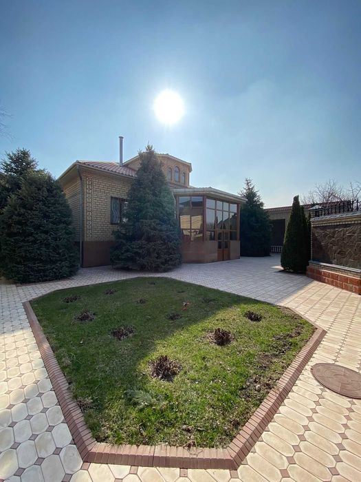 Продается 7 комнатный дом в центре города