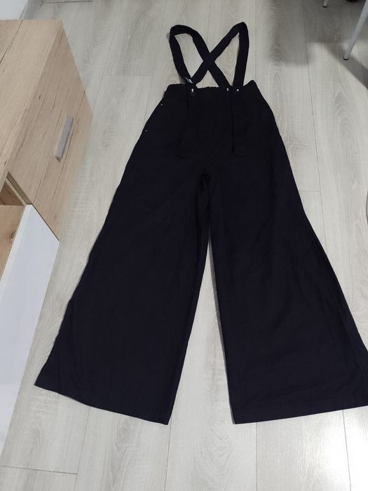 Pantaloni cu talie înaltă și bretele