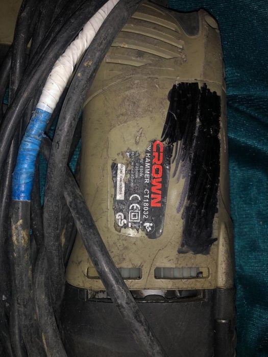 Продам перфоратор CROWN CT 18032