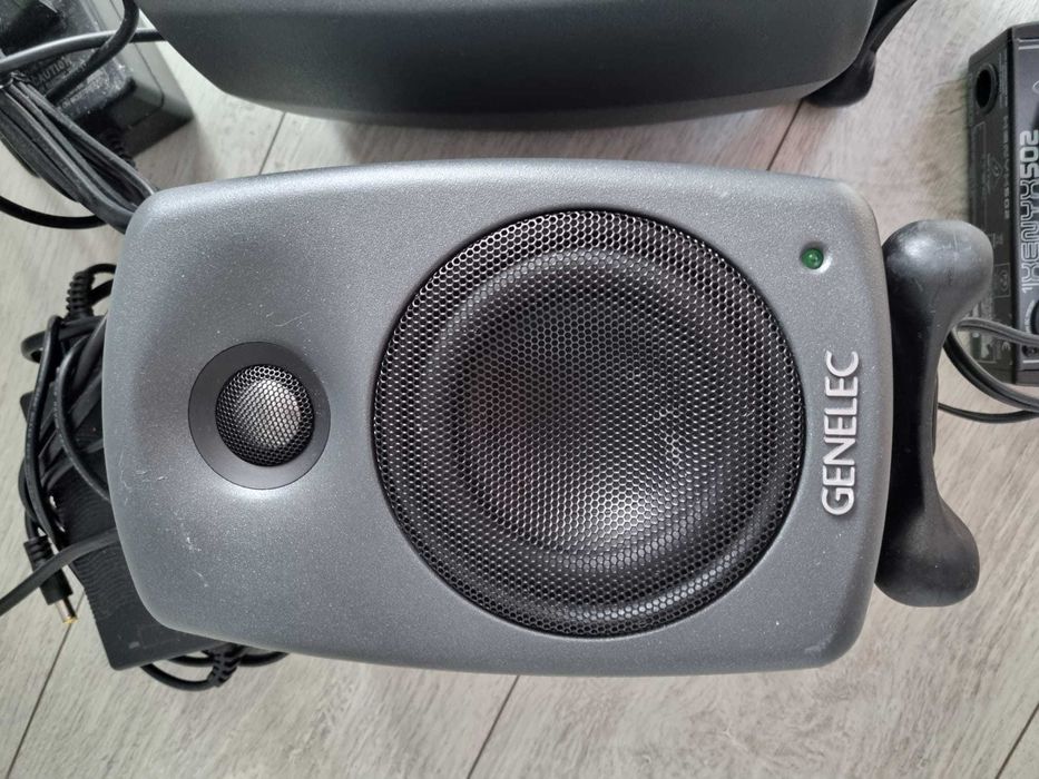 Genelec 8020D - Monitor Studio Activ Compact Bi-amplificat