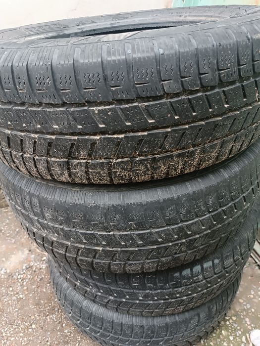Продам  шины в нормальном состоянии.