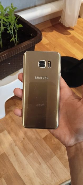 Продам телефон Самсунг S7 edge 32G