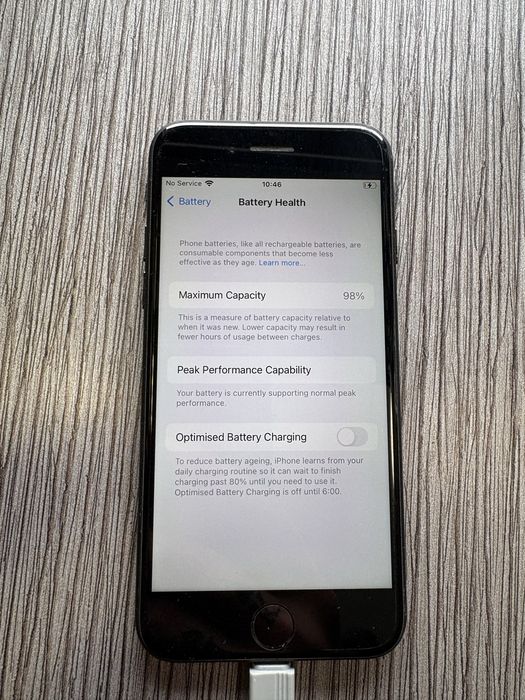 Apple Iphone 7  98% battery