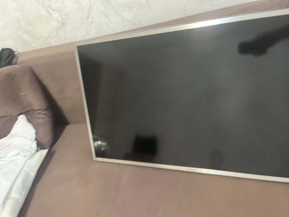 Продам смарт телевизор самсунг