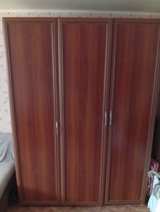 Срочно продам шкаф ( цена на сегодня )